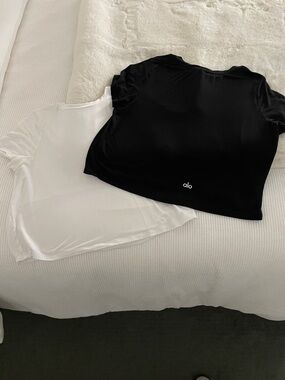 ALO Yoga Women's Short Sleeve cropped Tees- Black & White